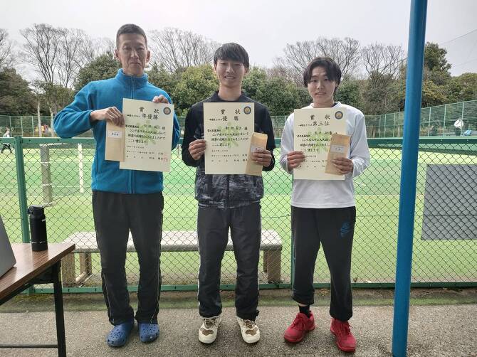 ��ʒj�qS�N���X���܎҂̊F�l